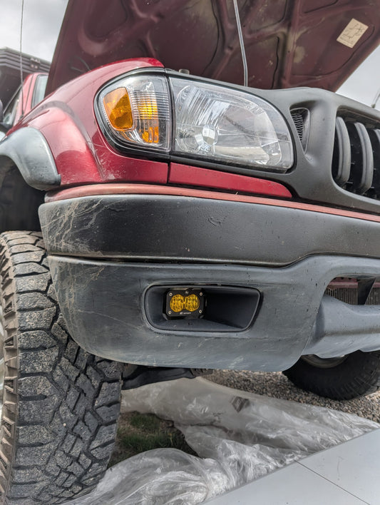 Aptomo Beacon+ bracket and bezel assembly for 2001-2004 Toyota Tacoma